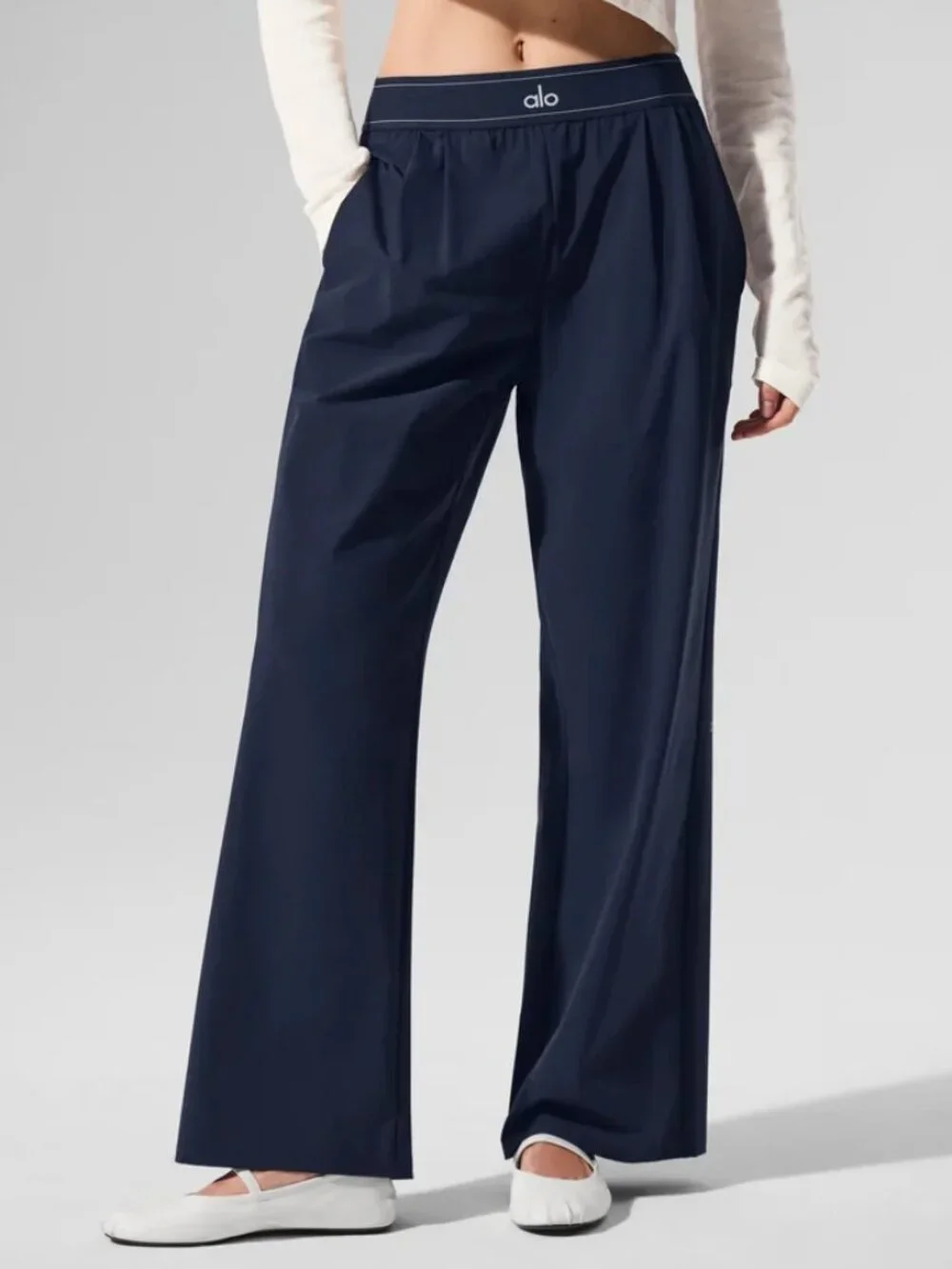 🧸New With Tags ALO Yoga Navy Suit Up Trouser Regular 30